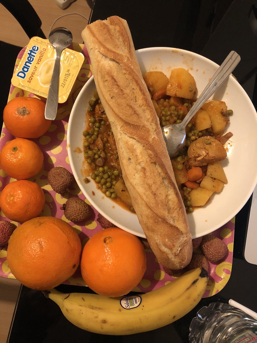abde_alg's tweet photo. J’ai le covid j’suis confiné dans ma chambre, regardez le plateau que ma mère me fait 😭😭😭😭 https://t.co/SLVsjXuNcM