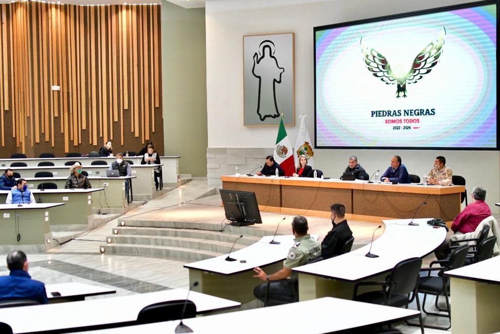 mrikelme's tweet photo. Les reiteré el apoyo y disposición de mi gobierno para conjuntar esfuerzos y sacar adelante los temas centrales de sus municipios; las prioridades siguen siendo la salud, reactivación económica y seguridad de nuestro estado. https://t.co/XMnbkWIJXv