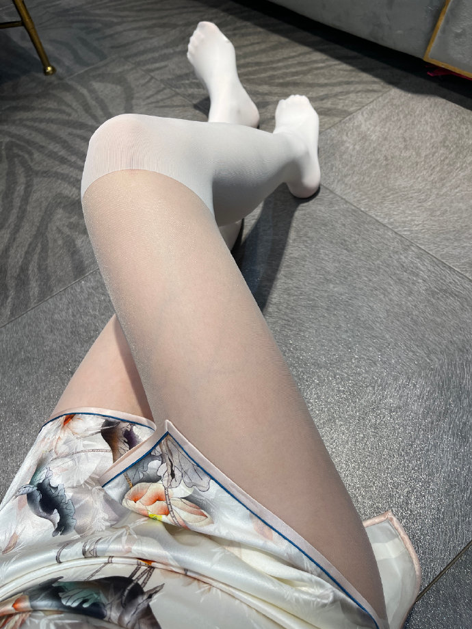 linwen71's tweet photo. 再来个深喉怎么样？

#女王 #坐脸 #高跟 #恋足 #踩踏 #调教 #男m #字母圈 #绿奴 #原味 #女性崇拜 #女S #羞辱 #靴子 #裸足 #贡奴 #脚奴 #丝袜 #舔足 https://t.co/pqB7MHbtHg