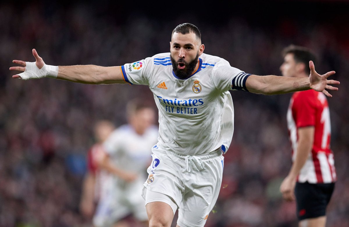 lnstantFoot's tweet photo. Alors qu'il sera plus possible d’échanger ses maillots après les matchs en 🇪🇸, le Real Madrid a proposé aux joueurs d’Alcoyano (D3) qu’ils joueront demain en Coupe du Roi de faire une liste de maillots voulus.

Les joueurs ont presque tous demandé un maillot de Karim Benzema ! ⚔️ https://t.co/CgbO1vB34p