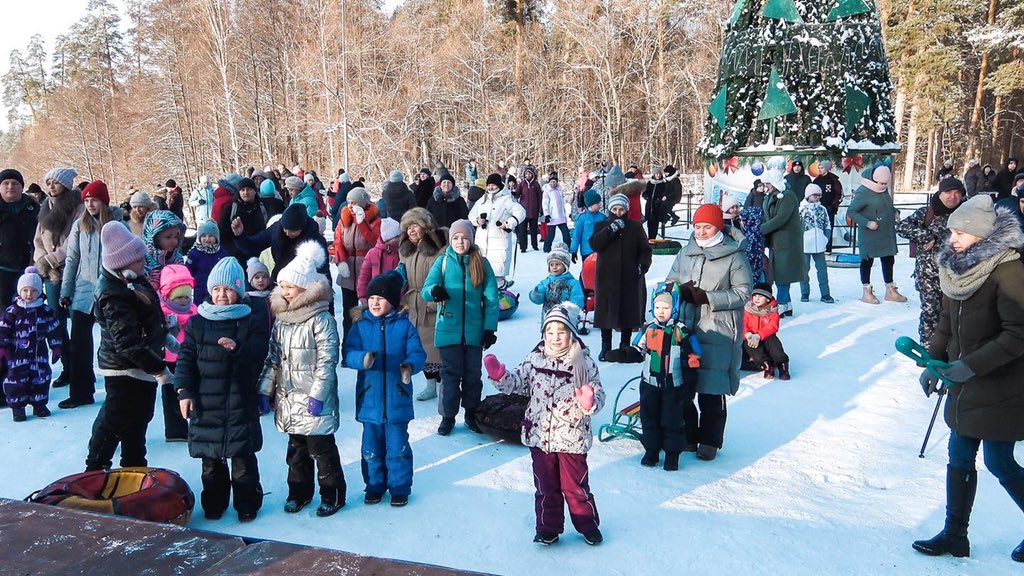 В зоне отдыха "Лесная" собралось множество мальчиков и девочек вместе с родителями.Для чего же? Корреспонденты #СтудияАвтор выяснили это. На пруду прошёл день здоровья «Зима ZAto». Подробнее смотрите в #ТелепередачаЛестница 
#ОбразованиеЗаречныйЗАТО 
#ЗаречныйЗАТО
#ДТДМЗаречный