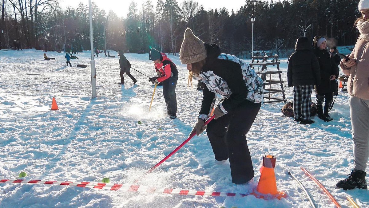На дне здоровья «Зима ZAto» зареченцы устраивали бои мешками, валенками сбивали конусы, играли в хоккей и многое другое. 
Весёлые песни, зажигательные танцы - все это 13 января в 20:00 в #ТелепередачеЛестнице.
#ОбразованиеЗаречныйЗАТО 
#ЗаречныйЗАТО
#ДТДМЗаречный 
#СтудияАвтор