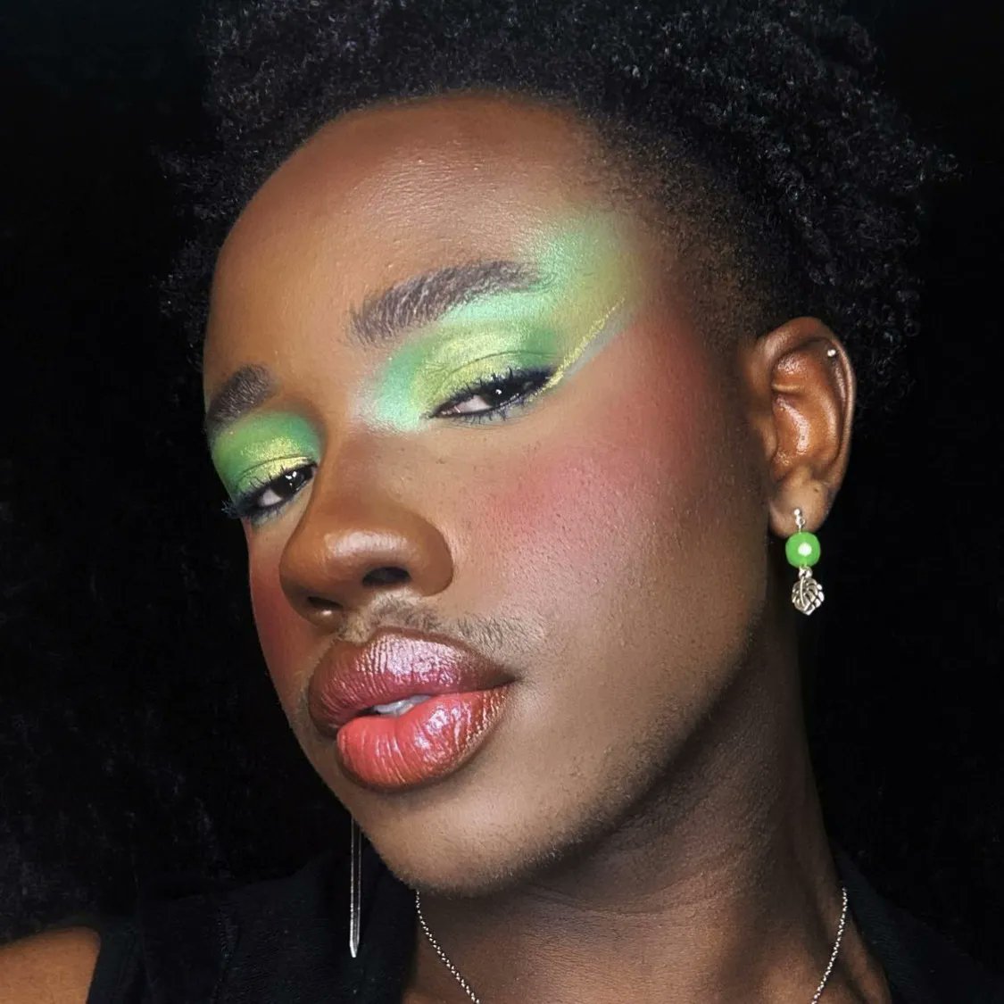 RisingStarMUA's tweet photo. A magical look created by @jmdelore via Instagram
He used the @bhcosmetics new palette 'Poison Shock'.
#muausa #muaworldwide #muaintraining https://t.co/H1sp03TwsD