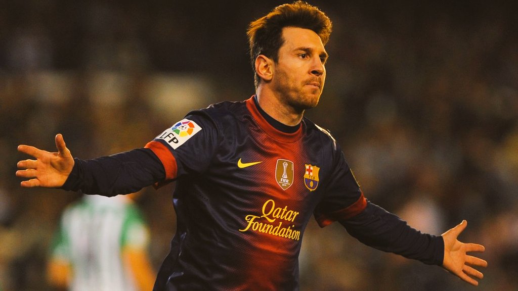 reyllinho's tweet photo. Liga 2012/13 de Lionel Messi :

• 21 matchs consécutifs en marquant (record)
• Décisif toutes les 46 minutes (record)
• 46 buts en 32 matchs (record)
• 24 buts à l'extérieur (record)
• 14 doublés (record)

La meilleure saison de championnat de tous les temps pour un joueur. https://t.co/ce8XkVWw24