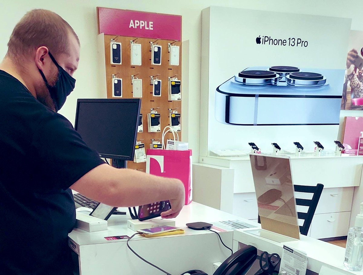 #midwestmagic in action ⬇️⬇️⬇️ Scott just turned an upgrade into 2 additional BTS sales 💪🏽💪🏽 #TPR #top100 #northmichigan #tccfamily @TCCMobile @BBroderdorf