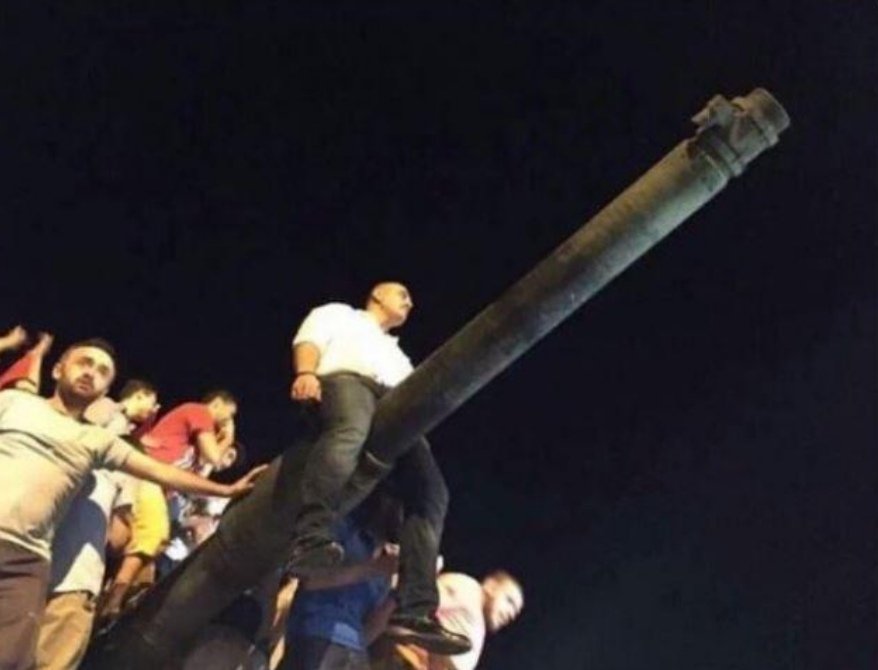 #sokağa Döküleceklermiş Gelin Bekliyoruz :))