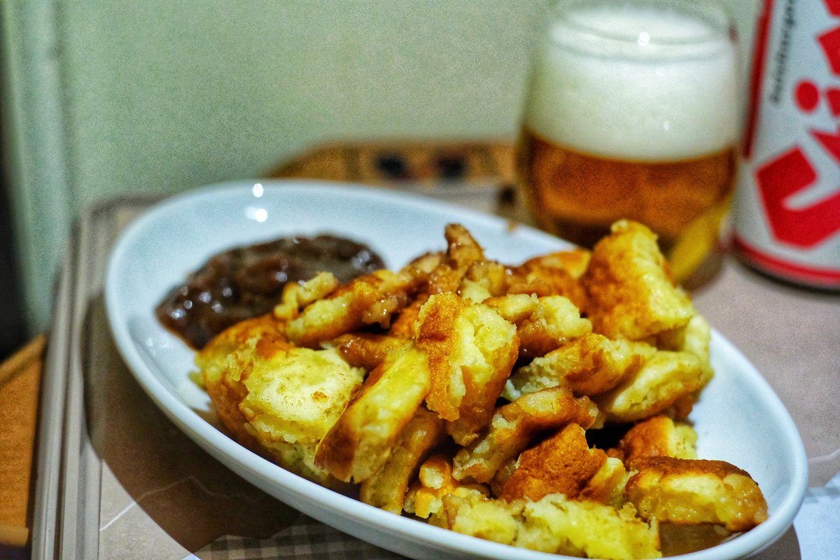 _DiningCar's tweet photo. 🇩🇪🛌🇦🇹 Next up for the flex💪, a sweet late dessert from the newly introduced @unsereOEBB/ @newrestgroup #Nighjet sleeper carriage's menu: "Kaiserschmarren" with plumb stew together with an Austrian 🍺! !B https://t.co/hLuxict8J1