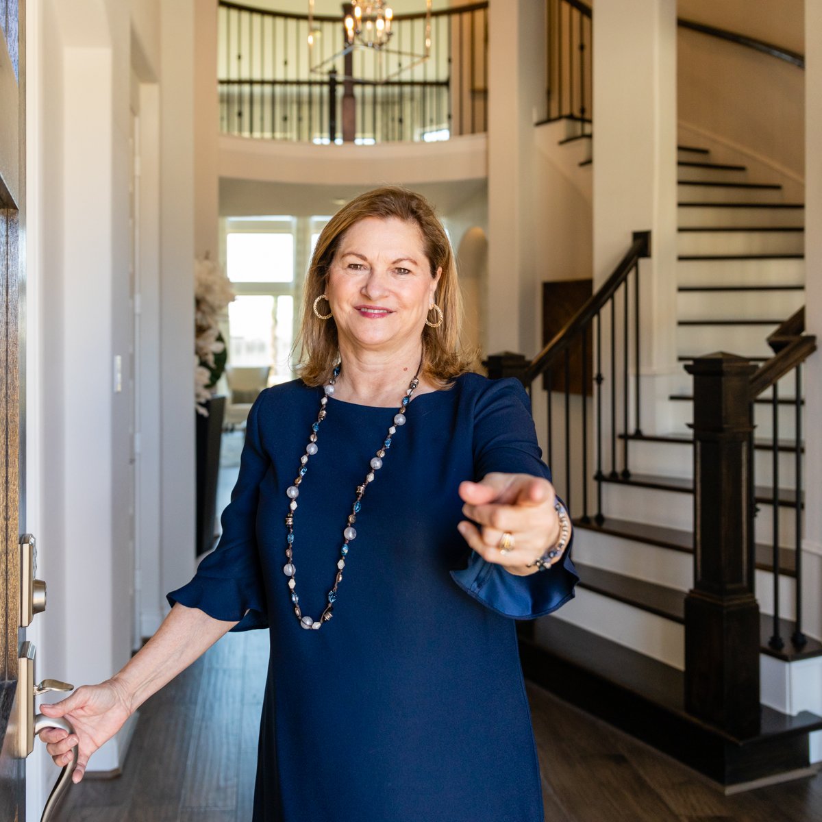 pollyroyer's tweet photo. A new year means it's time to start fresh in a new home! Luckily for you, you have a professional by your side who will walk you through every single step. #PollyRoyerTeam https://t.co/vMXy5YBvH6