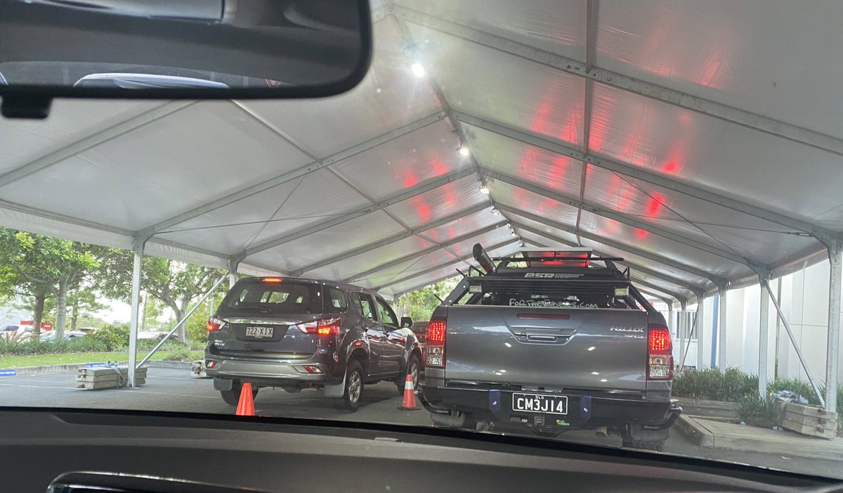 KateLJones7's tweet photo. Testing site opened early last minute to deal with the huge queues which started long before 4:30am. https://t.co/IEehAueCeF