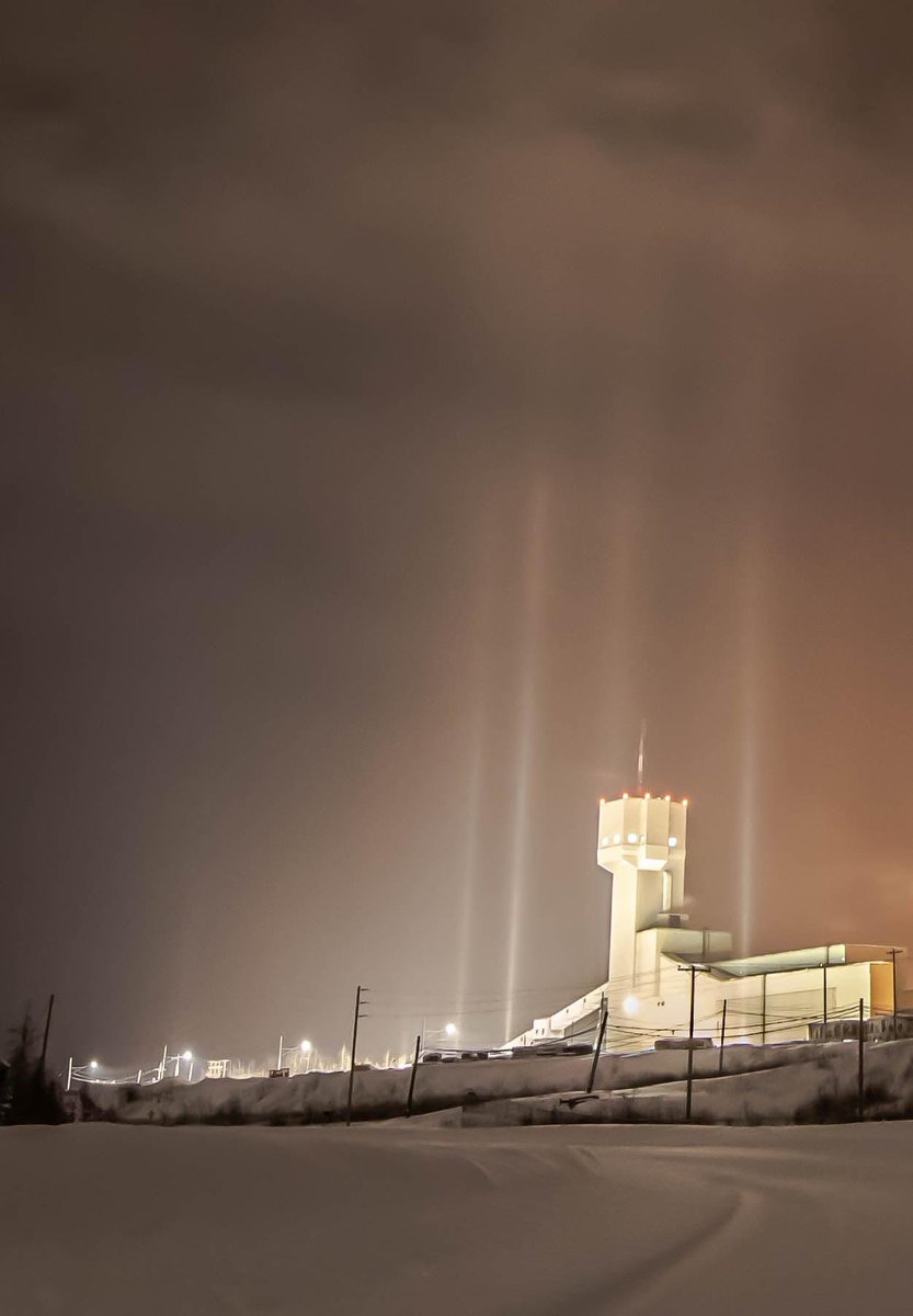 FergiesPhotos's tweet photo. Light Pillars at Vale in Thompson, MB #lightpillars #nightphotography #vale #thompsonmb https://t.co/j0cxtqBxBa