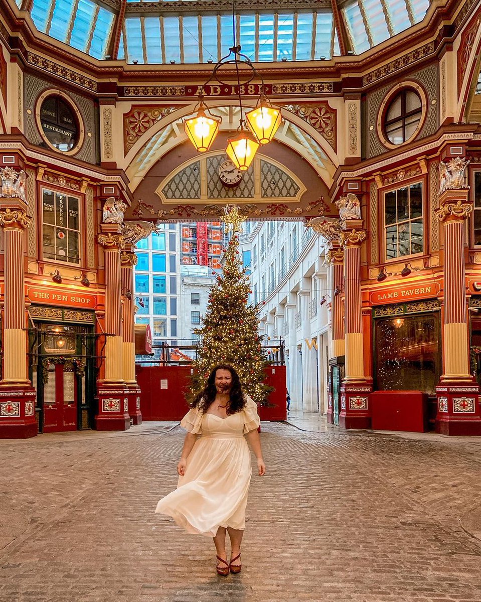 WowFare's tweet photo. If this place seems pretty familiar, you must know that this is not just a coincidence. 
Leadenhall is a stunning market located in #London and featured twice in the #HarryPotter movies. 

Full 📷credits IG: @charlotteswonderland https://t.co/jpw9D88KXe