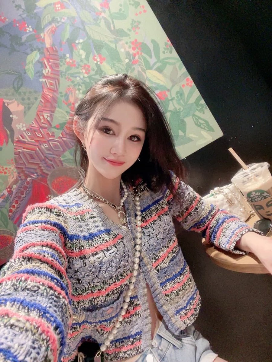 AliceETHcrypto's tweet photo. Where should I put my heart on a night alone? Where should I put my hands after a hug?
I never learned to control my breathing and call out your beautiful name on the glass window https://t.co/WXBMCkwgYi