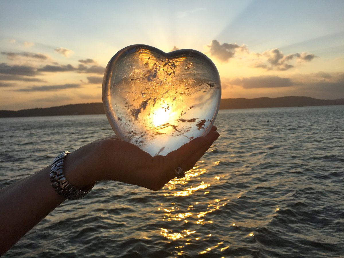 OceanEdBooks's tweet photo. Happy #2022 ! Let's show planet Earth more Love! #NewYear #ClimateActionNow #ReduceReuseRecycle #ElectricVehicles #VoteClimateAction #ClimateCrisis https://t.co/zlb4d25YZV