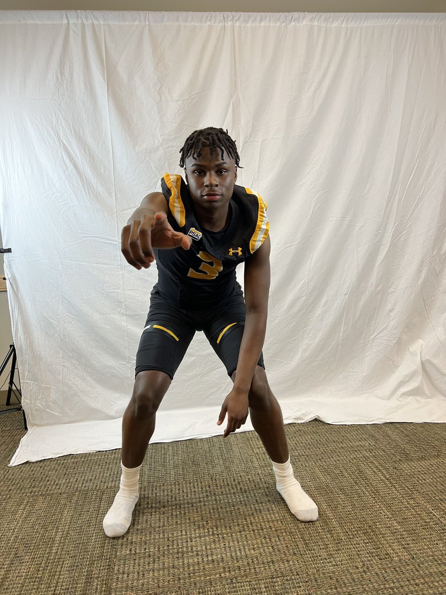 malfrm202's tweet photo. Blessed to receive an offer from Millersville university 🟡⚔️ #GoMarauders @VilleMarauders @devinaltland https://t.co/0qrfRjK1ug