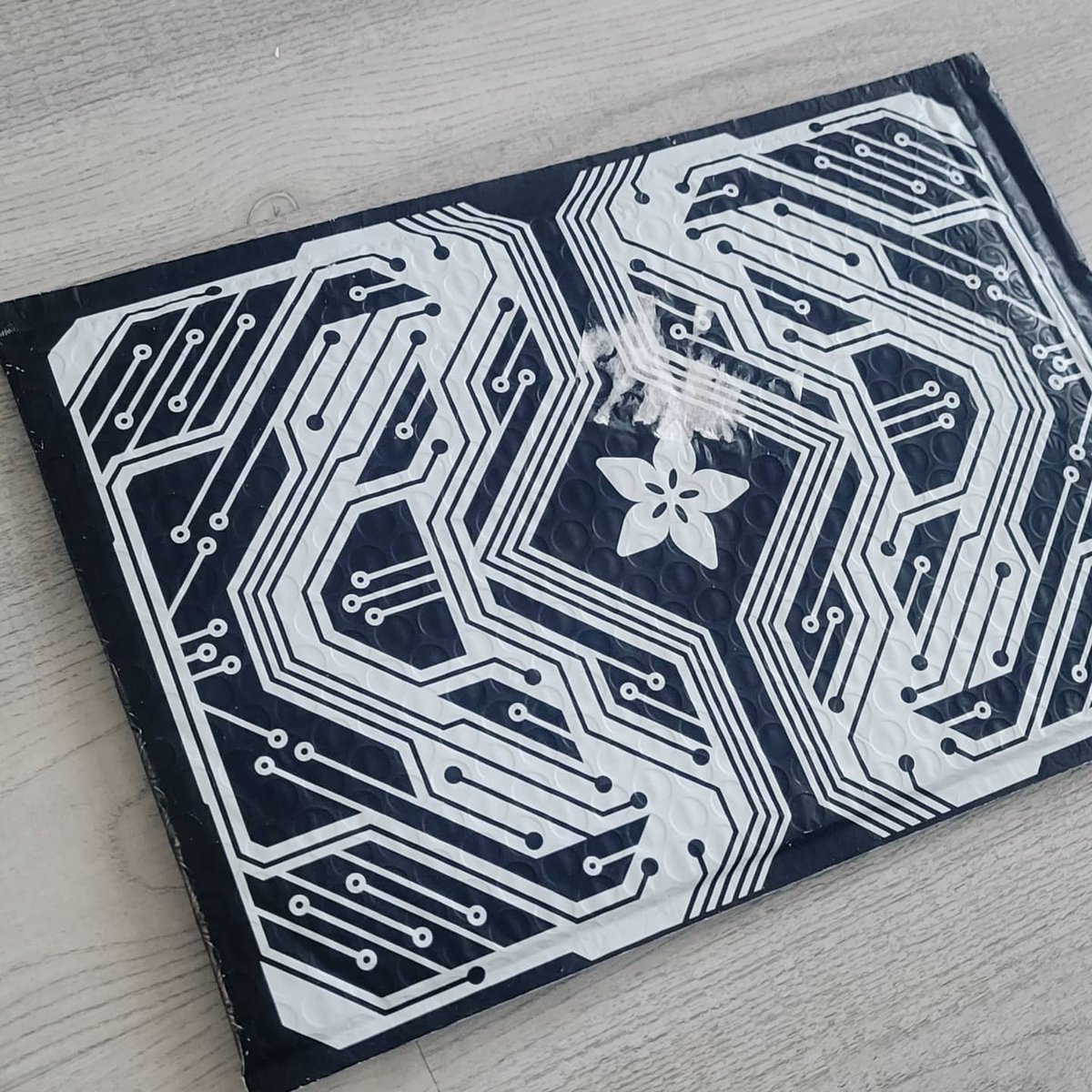 AnoukWipprecht's tweet photo. Pink Feather by @adafruit just arrived - such a cute one!... https://t.co/YeHQd5KvMg 💗💗💗 (and great style enveloppe) 

#Adafruit #Dev #DevBoards #DevelopmentBoards #Feather #PinkFeather #Python #CircuitPython #RP2040 #LimorFried https://t.co/bz6OWnKXXN