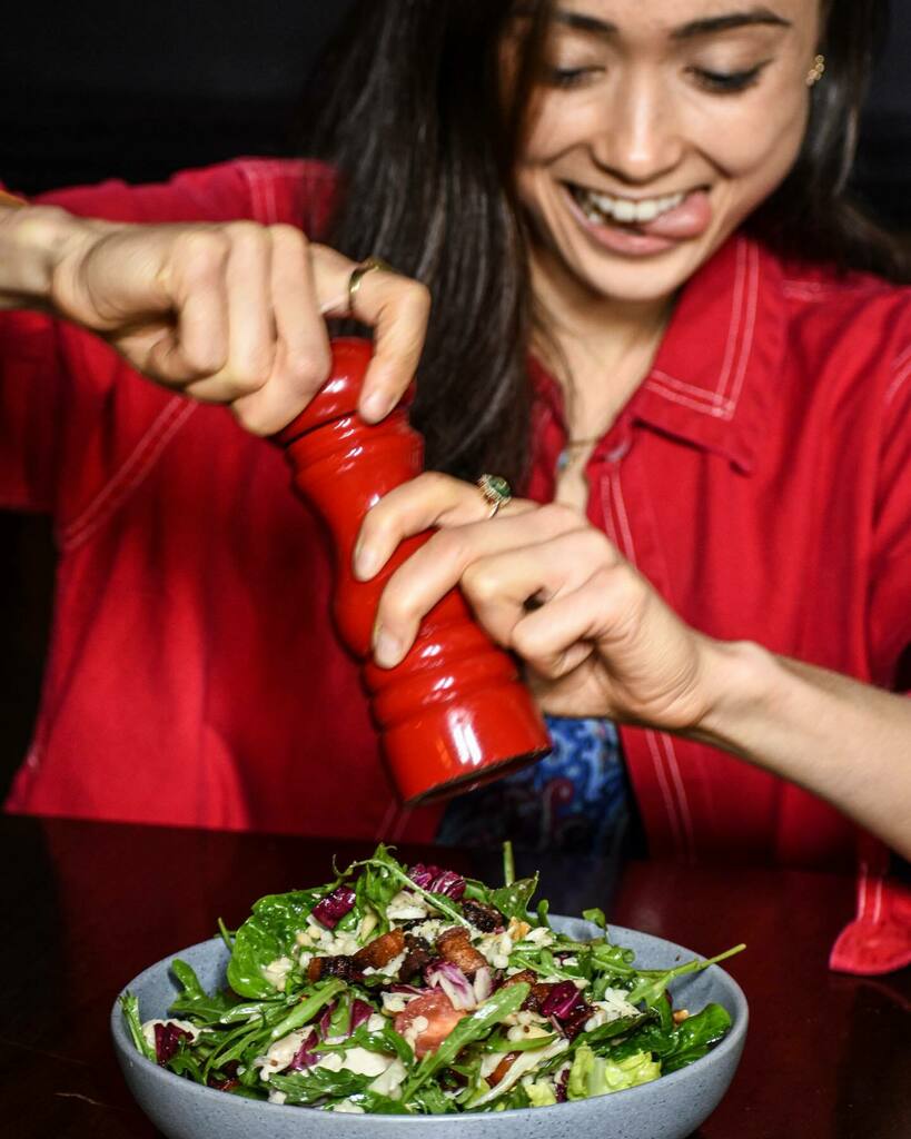 Eating clean the Misfit way 🥗 Come in for lunch today! Back to our regular hours 🎉#farmtotable #delicious #greenfood