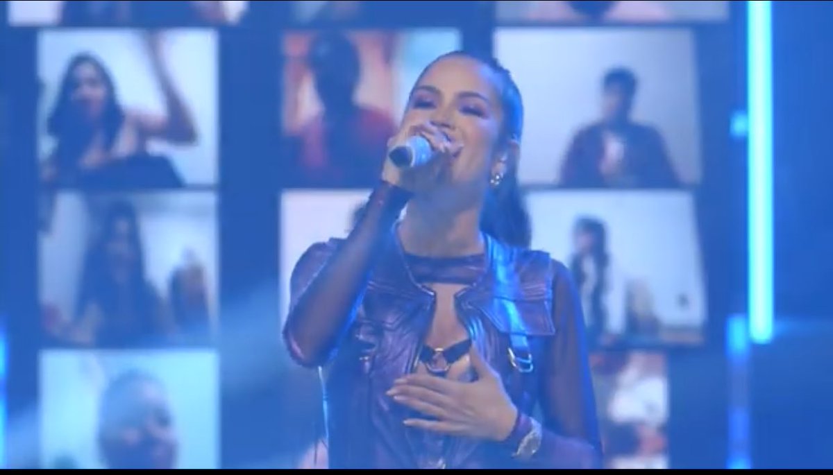 teamnattinews_'s tweet photo. @NattiNatasha Que bonito es ver #Frozen y lo mejor que estoy contigo ahí reina esa noche la rompiste #LiveOnMax https://t.co/uAcp98SxgN