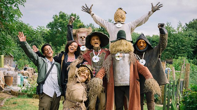 SharmL's tweet photo. I saved a bright, warm treat for a dark, dreich day - #WorzelGummidge is a joy for chilluns of all ages. And oh, that beautiful music by @TheUnthanks ๐ต Bliss for the eyes, ears and heart. Thank you #MackenzieCrook and the gang @BBCOne #MuddyBoots #PipPip https://t.co/004LC5iPCz