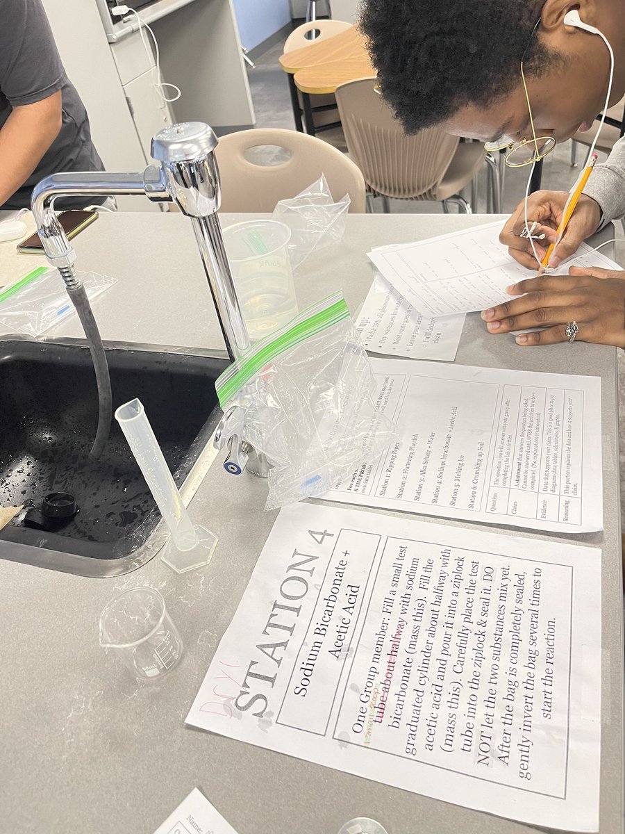 Kim S⌬ares tweet media