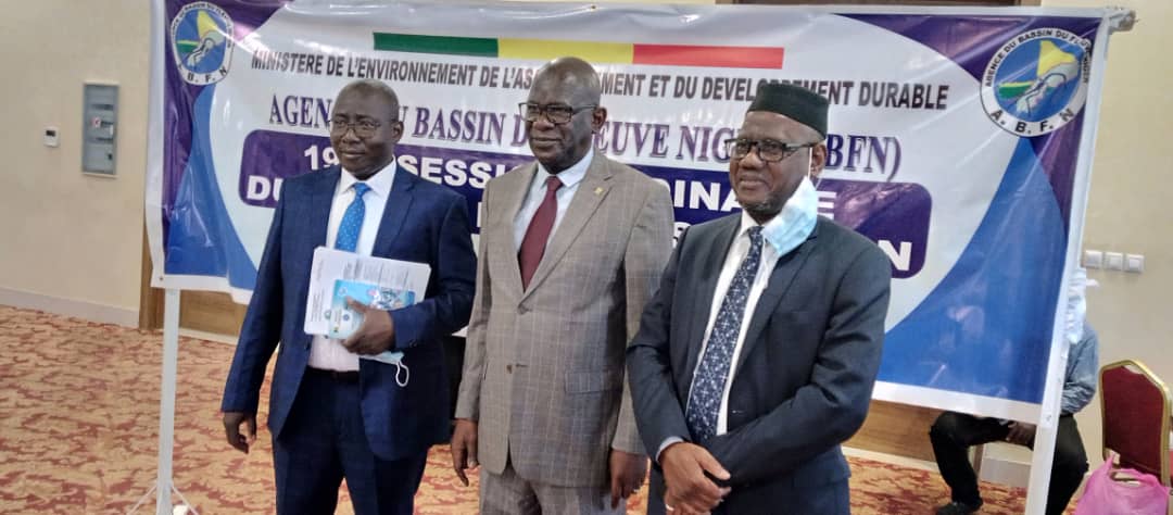 MDiamoye's tweet photo. L'Agence du Bassin du Fleuve Niger, #ABFN inaugure la nvelle année par la tenue de la 19ème session ordinaire de son CA, ce mardi 04 janvier 2022 sous la présidence de M. Modibo KONE, Ministre de l'Environnement, PCA de l'ABFN. Merci à l'ens. des Admin pr la confiance renouvelée! https://t.co/bIBfPNoO7t