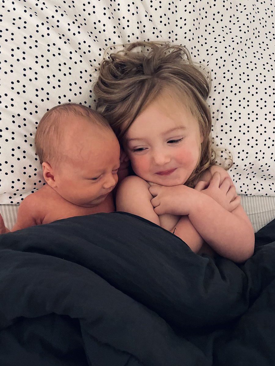 matisomiller's tweet photo. This sweet girl is the best big sister 🥺 https://t.co/eLwjGfeCOT