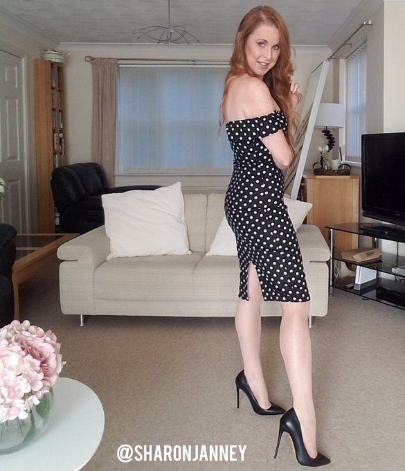 Happy Tuesday Retweet and comment please  😊💕💋 https://t.co/lAOCvBf5zA<a href="/tag/stockings"class="tags"><span>#stockings</span></a><a href="/tag/highheels"class="tags"><span>#highheels</span></a>