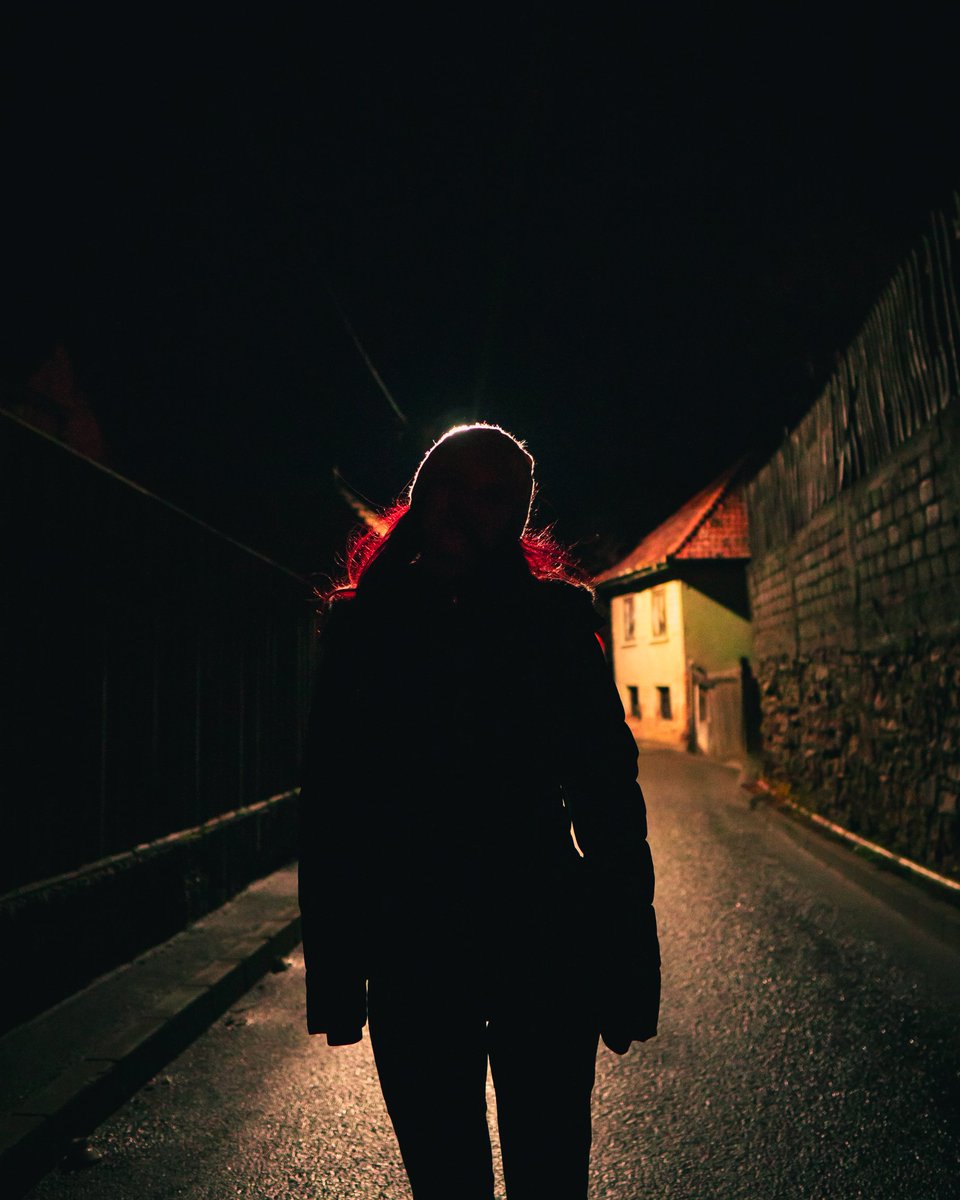 alex_windu's tweet photo. The dark nights of December. #NightPhotography #darkalley #streetphotography https://t.co/d6DZDOMLI4