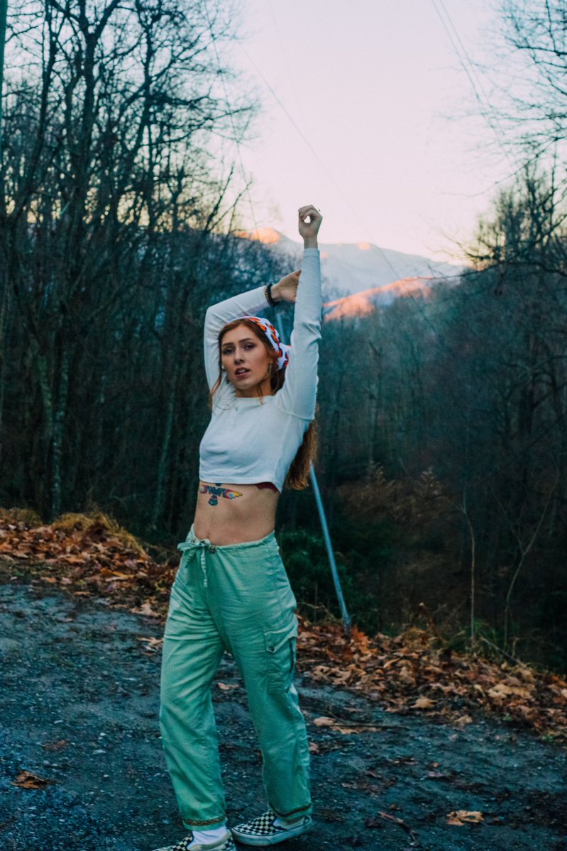 katiecruser's tweet photo. the cdc recommends getting married to the love of your life/best friend/favorite photographer on 2/22/2022 in mountains ❤️ https://t.co/ymvrLiW5ji