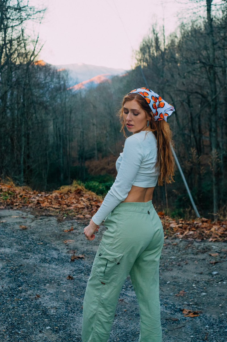 katiecruser's tweet photo. the cdc recommends getting married to the love of your life/best friend/favorite photographer on 2/22/2022 in mountains ❤️ https://t.co/ymvrLiW5ji