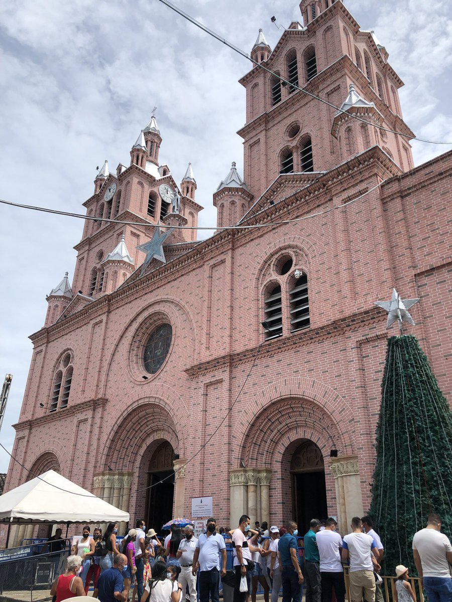 MaAlePrieto's tweet photo. 2 de Enero: Basílica del señor de los milagros https://t.co/zLp81w0Qkk