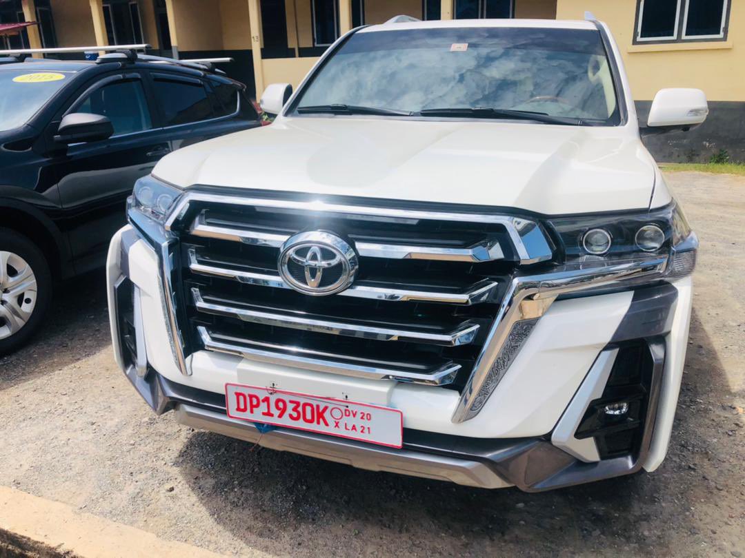 spongethagod's tweet photo. 🚘2013 Toyota Land Cruiser GXR ( Full Option 2020 Facelift )
💵 ¢ 360,000
⛽️ 4.0 v6
⚙️ automatic transmission 
📍 takoradi, ghana. https://t.co/h5wLO9Rfn1