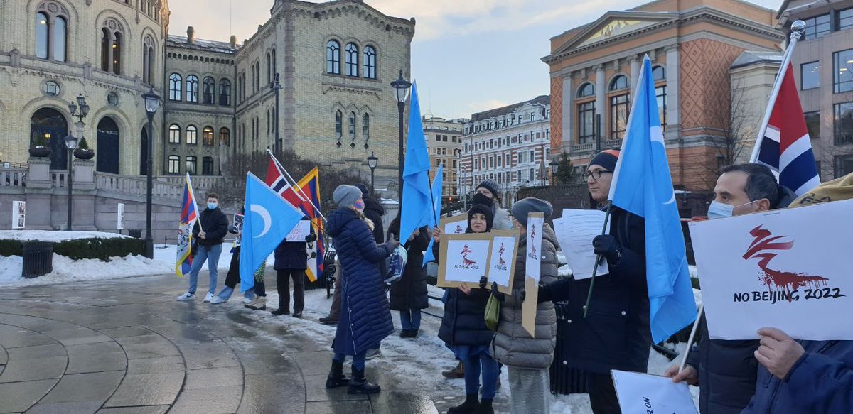 Markering av #GlobalDayOfAction i Oslo, Norge 04.01.2022.

#NoRightsNoShow #NoBeijing2022 #StopGenocideGames 

Demonstrasjonen foran Stortinget og UD.
 
<a href="/NorwayMFA/">Norway MFA</a> <a href="/Utenriksdept/">Utenriksdepartementet</a> @olympicteamnorway @idrett ikke lukk øynene for folkemord i Øst-Turkestan!