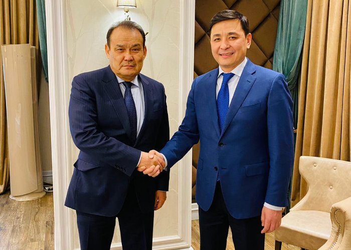 DevTurkTeskilat's tweet photo. Türk Devletleri Teşkilatı Genel Sekreteri Baghdad Amreyev, #Kazakistan'ın başkenti Nur-Sultan’ın Valisi Altay Kulginov ile görüştü. https://t.co/3s4zcD272W