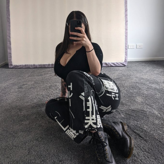 alright whos head am i stomping https://t.co/niRHwnCzKp