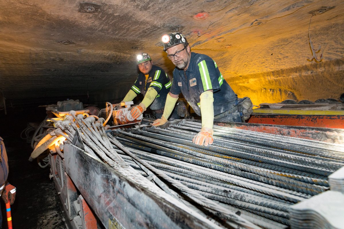 MSHA_DOL's tweet photo. Miners have both rights and responsibilities when it comes to keeping mines safe. An online guide: https://t.co/TsEMo7vZrD #MineSafety https://t.co/HsCDWoQFBb