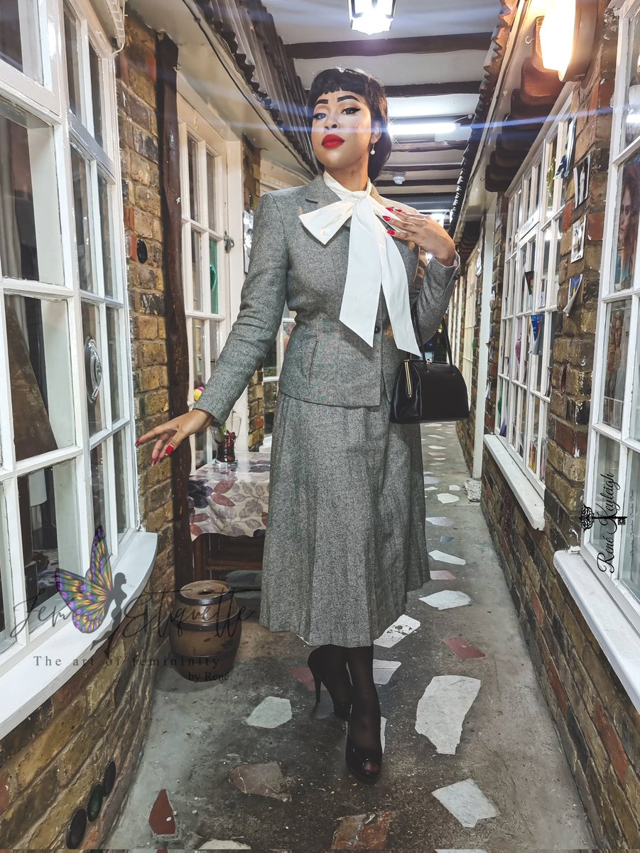 Goddess <a href="/ReneKeyleigh/">René Keyleigh</a> 
Good Evening Madame René You are the centre of my world and my universe my breath, my life, I live to obey Your 4D's 
Discipline, Devotion, Dedication and Desire,
Here to Serve Here to Obey my Goddess Madame René