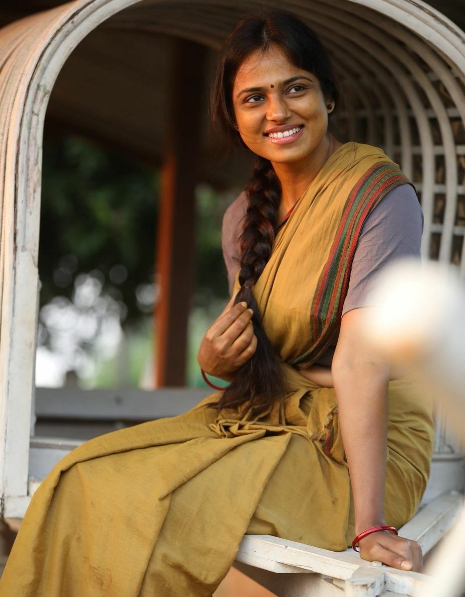 FilmsLoveLife's tweet photo. #Exclusive: Queen #RamyaPandian looks absolutely magical and majestic from her recent super-hit film #RARA ❤️ One of the best performances of the year.. @iamramyapandian 👑 https://t.co/NyRuQ1NTmz