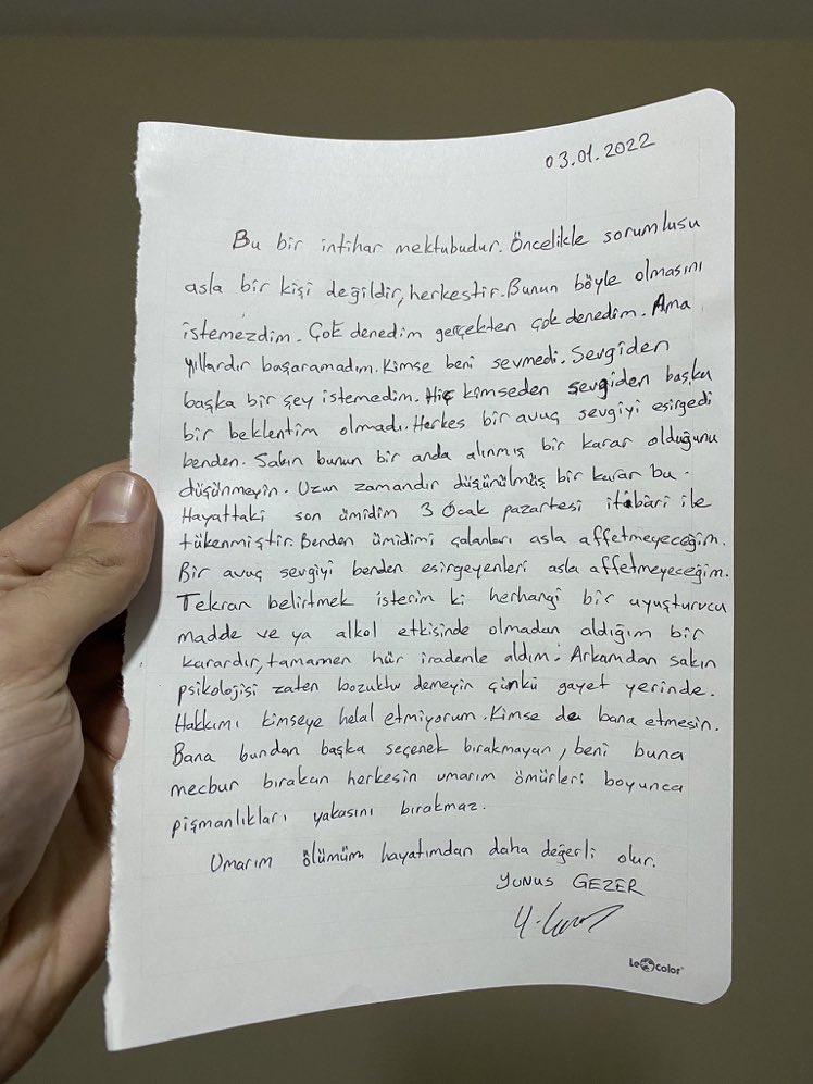 İzmir’de yaşayan üniversite öğrencisi Yunus Gezer, sosyal medya hesabından not paylaşıp intihar etti.
