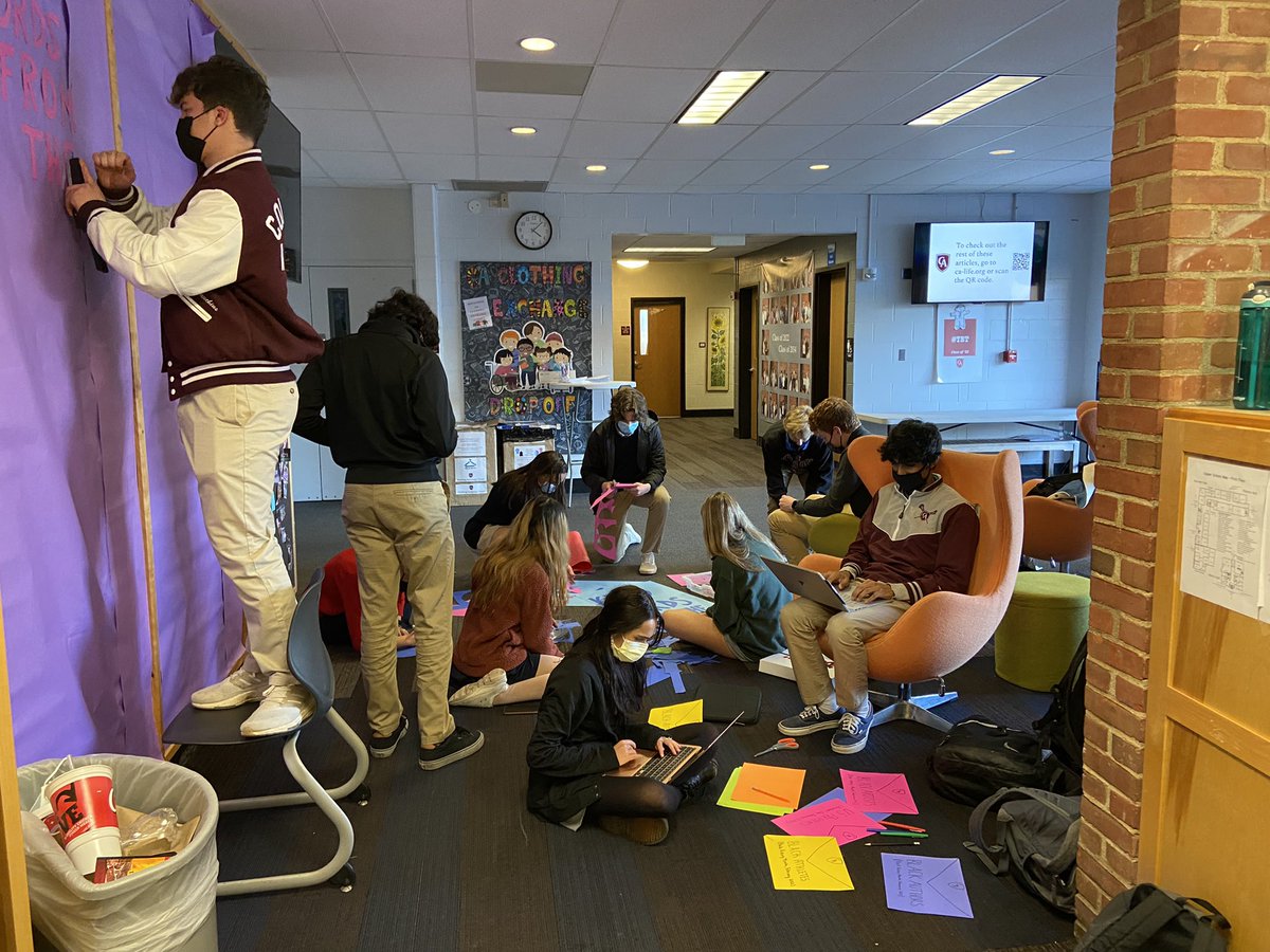 BeningChristy's tweet photo. Your CA Student Council hard at work. Bringing you words of wisdom and encouragement. US students: Look for it tomorrow when you come to school! 🌎👍 https://t.co/fsUFlrsjvI