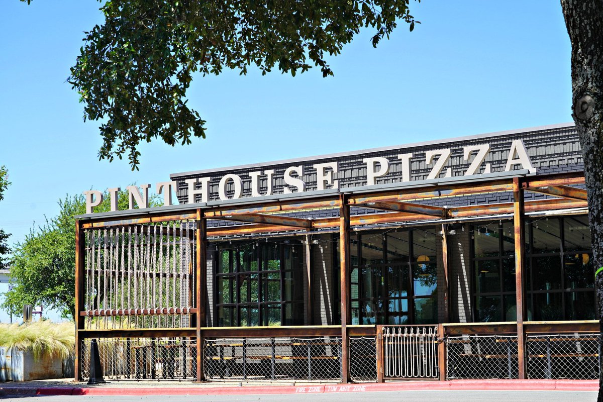 PinthousePizza Lamar tweet media