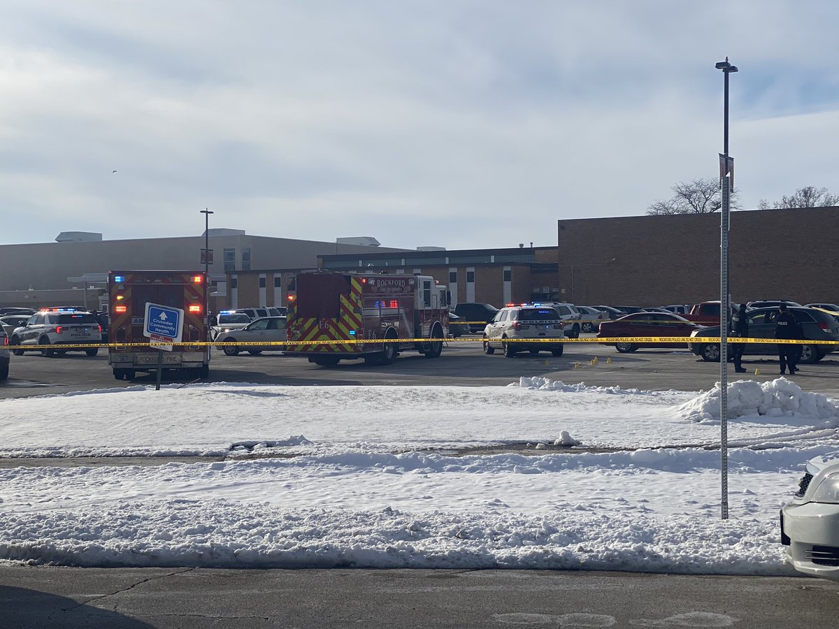 alexiscarpello_'s tweet image. Two 17yos were shot sitting in a car, in the parking lot of Auburn High School. The male is in serious condition, the female is expected to be okay. Rockford PD say 3 people are in custody. Police believe it was a targeted shooting. Chief pleads for the gun violence to stop.