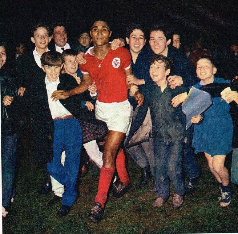 EusebioGreat's tweet photo. 5 de Janeiro de 2014-2022.

8 anos! 8 anos em que a saudade e a celebração estiveram de mãos de dadas.

Eusébio: o homem que colocou um antes e depois na história do futebol português... https://t.co/ENmaCeQZDL