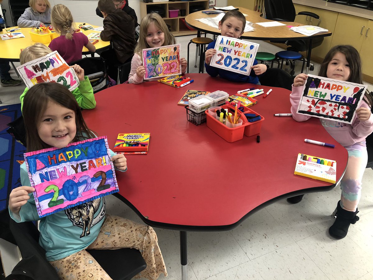 😃We are excited for the new year and talked about good habits in First Grade! New topics were started with many smiles along the way!😃 #tweetingtuesday