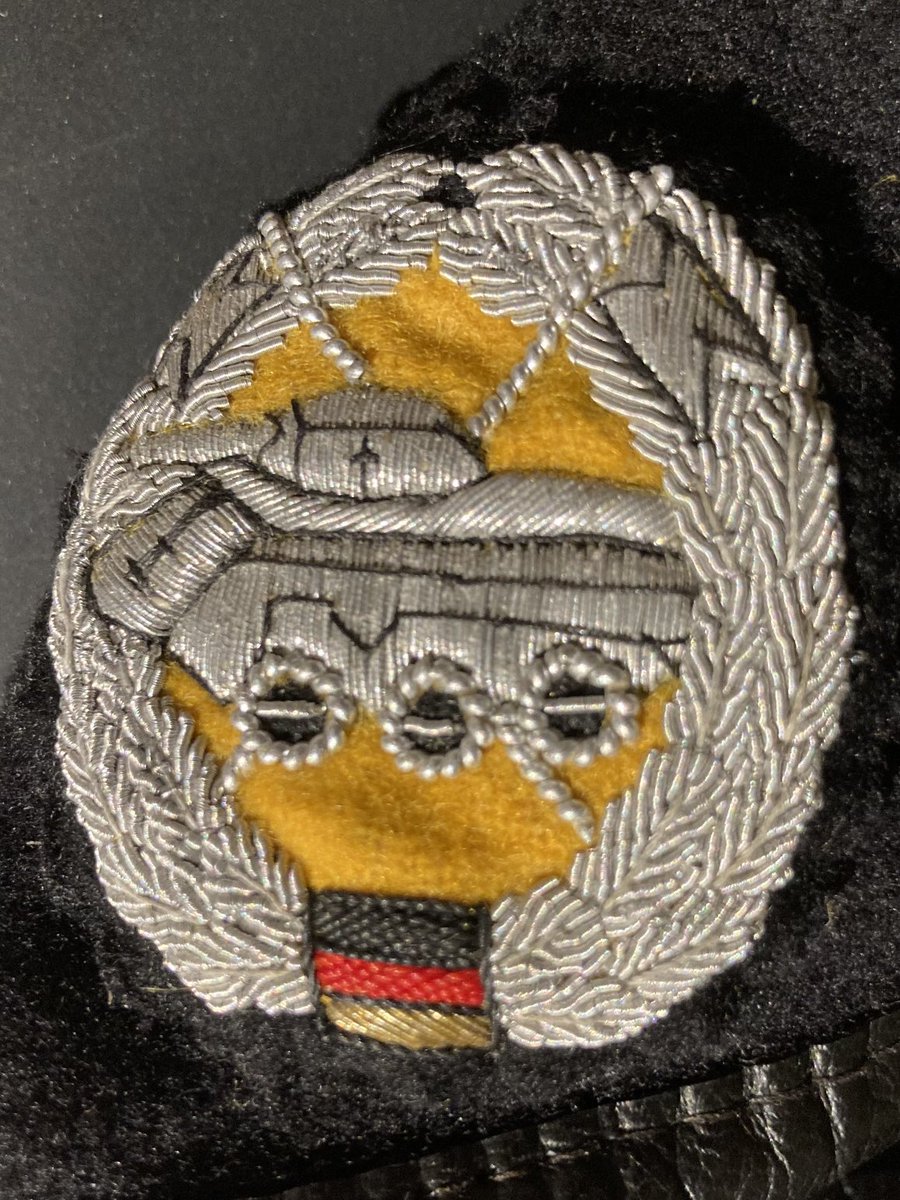 JPW_FIDES's tweet photo. Putz- und Flickstunde, Fortsetzung: jetzt wäre ich auch für die #Radspähpanzer im ⁦@Deutsches_Heer⁩ vorbereitet 😎 😉 Horrido! #aufklärungdurchkampf #reitergeist #combatrecce #panzeraufklärer ⁦@Frkrs_HAufkl⁩ https://t.co/z72zFgK52h