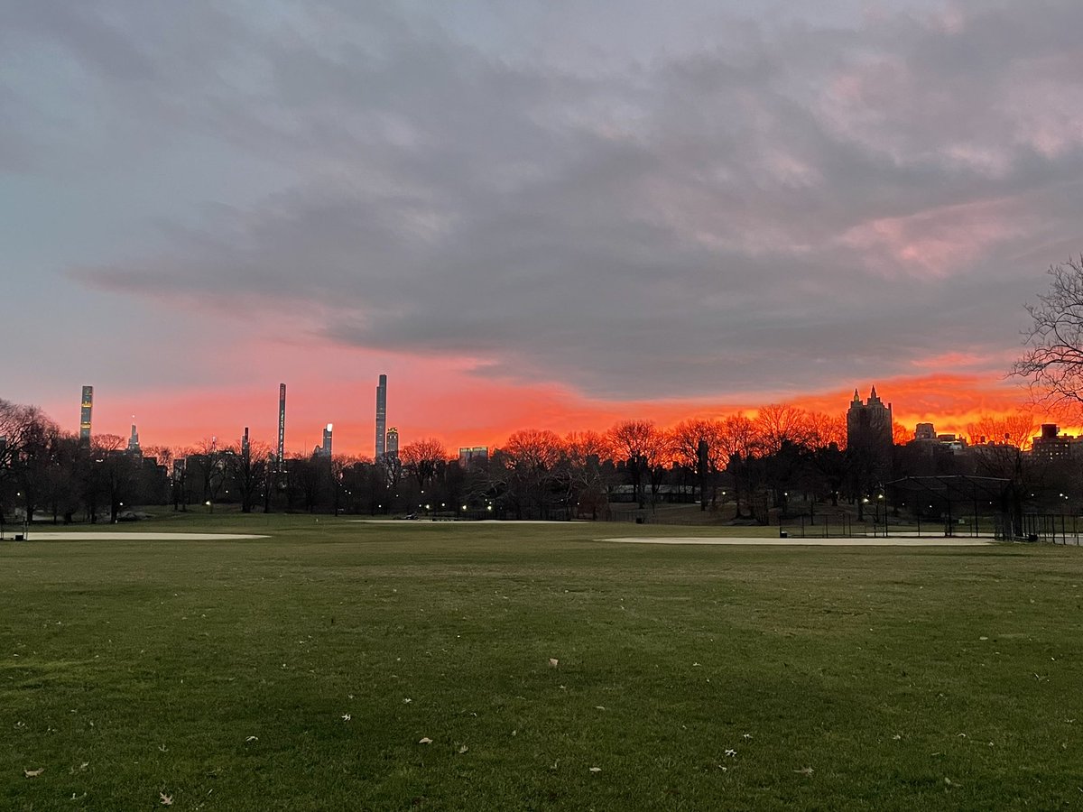 vs1942's tweet photo. These @CentralParkNYC sunsets… #nyc https://t.co/KcD8KgifZX