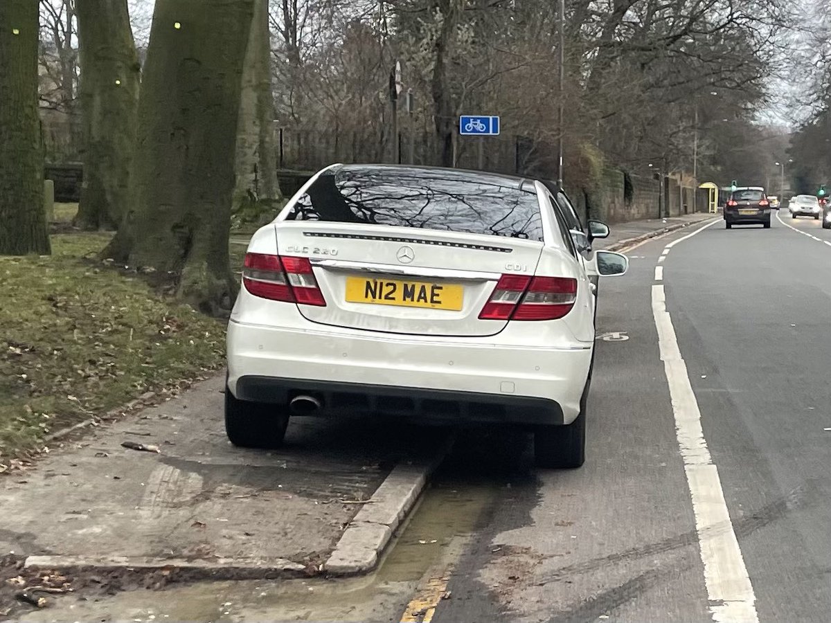BadParkingLpool's tweet photo. Woolton Road Cycle Lane. https://t.co/IkIUtkxB5b