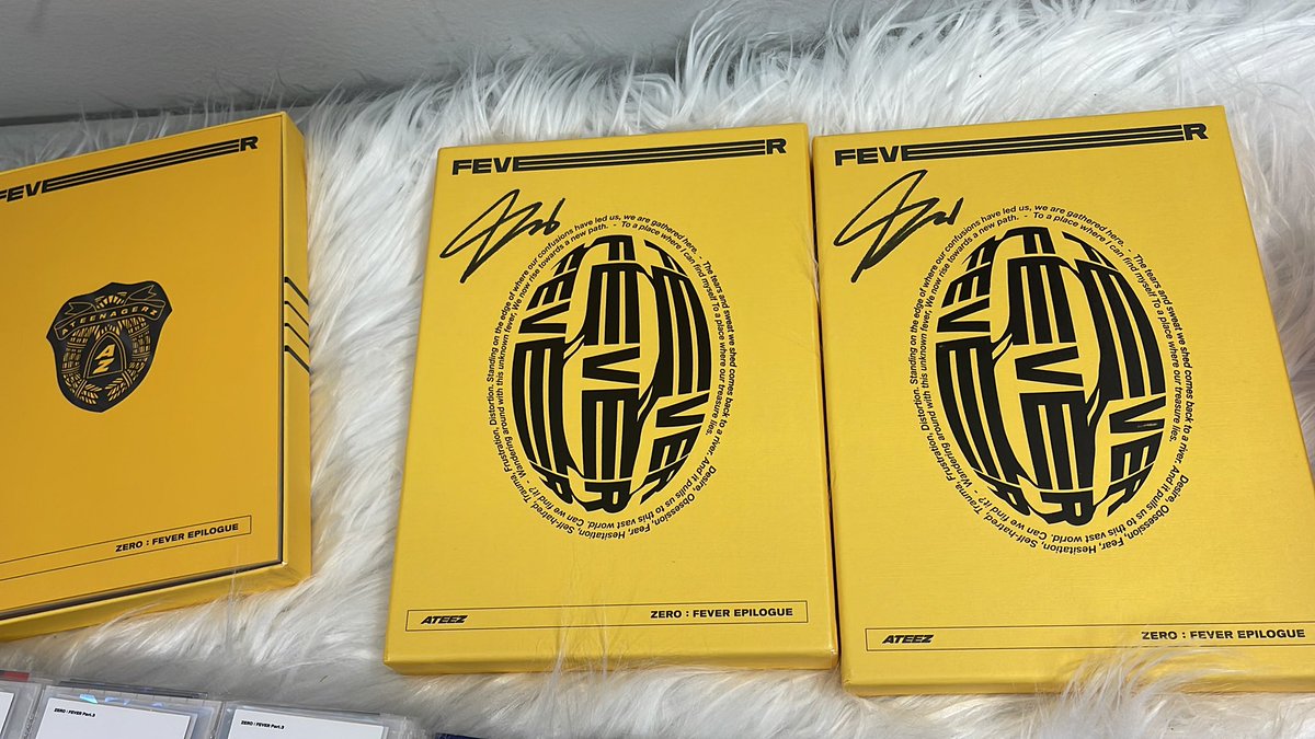 Kpopshoppdesign's tweet photo. Hey @hello82official just some constructive feedback, please don’t send two of the same signed album when a customer orders multiples. We pay money for multiple signatures even if they are random. Really disappointing. #ateez #Lightiny_DIY #ATEEZWORLDTOUR2022 #ateezsigned #ATEEZ https://t.co/7A9iE83xT8