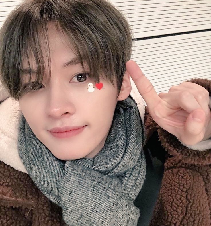 vhrimp's tweet photo. #hyunho au где Хёнджин известный в Сеуле художник, решивший устроить выставку своих картин, на которую Минхо поневоле затащил его друг.

— Эти картины и правда прекрасны. Но знаете, что еще в этой комнате прекрасно?

Хёнджин с мягкой улыбкой отрицательно покачал головой.

— Вы. https://t.co/9NiUv3ZrzP