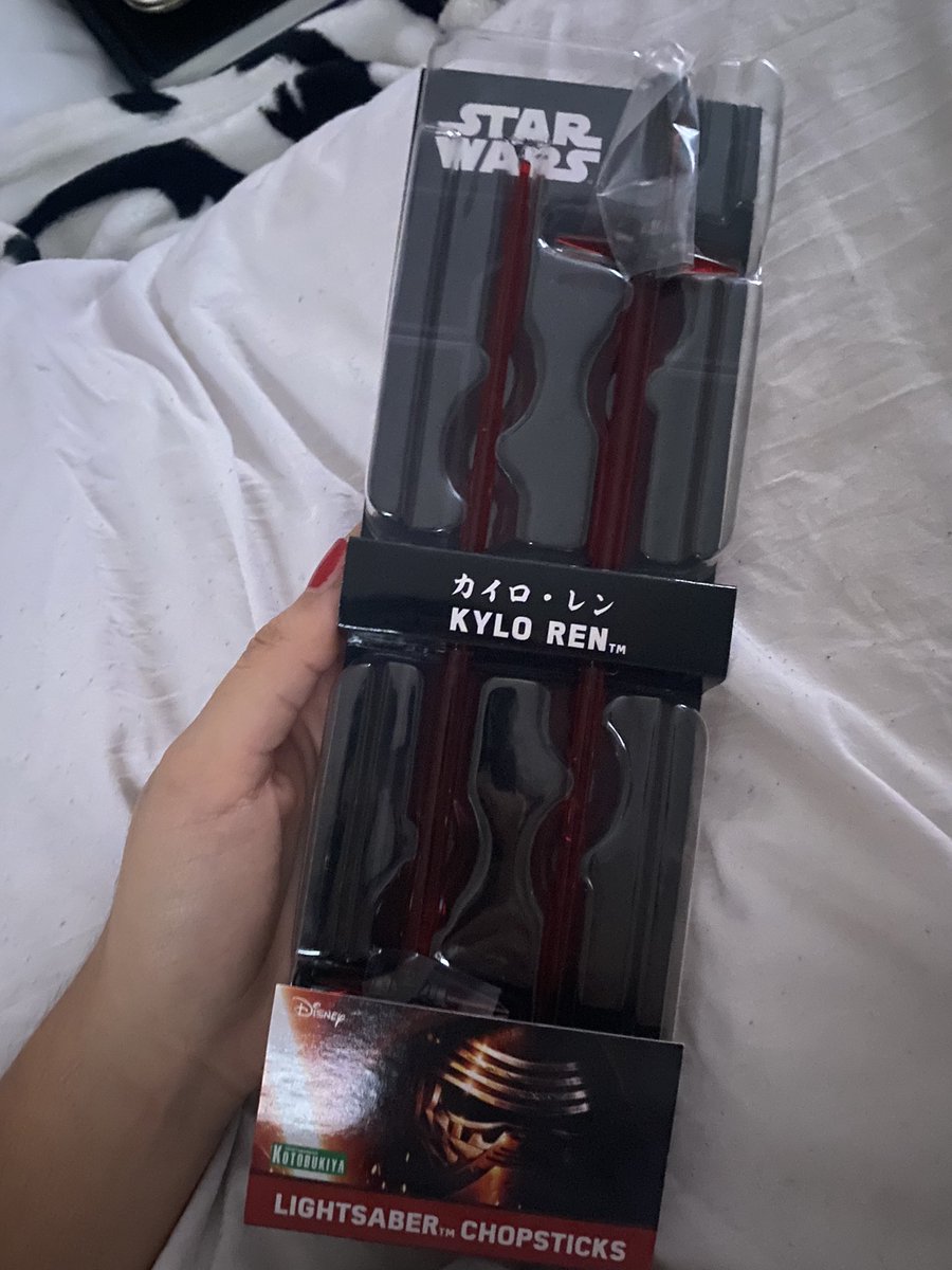 ELLEUNREAL's tweet photo. I’m actually so incredibly happy right now. MELIA BOUGHT ME LIGHTSABER CHOPSTICKS YALL 😭😭😭😭😭😭😭😭😭😭😭❤️❤️❤️❤️❤️❤️❤️❤️ @PhysicistMel https://t.co/cHCluqIxGB