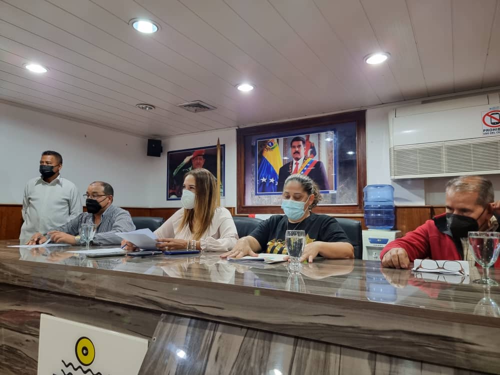 OviedoPSUV's tweet photo. Solo trabajando de manera articulada lograremos que este 2022 esté lleno de victorias para Ciudad Guayana.

#ForjadoresDePatria
#VamosCiudadGuayana https://t.co/nAo15exRBK